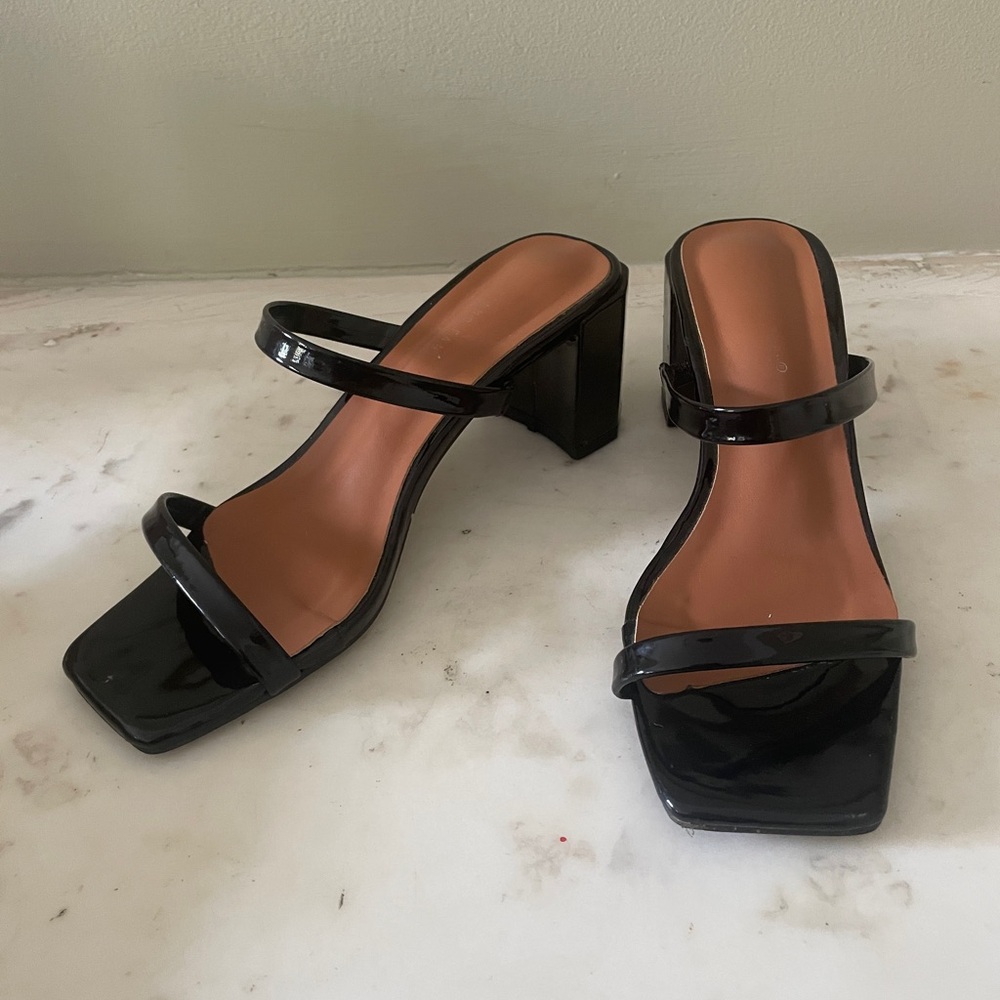 Ding Xiang Fan Shoes- black strappy block heel